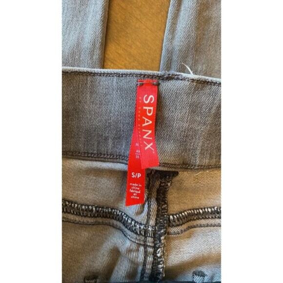 SPANX Women's Vintage Distressed Ankle Skinny Jeans Raw Hem Gray High Rise - Picture 3 of 4